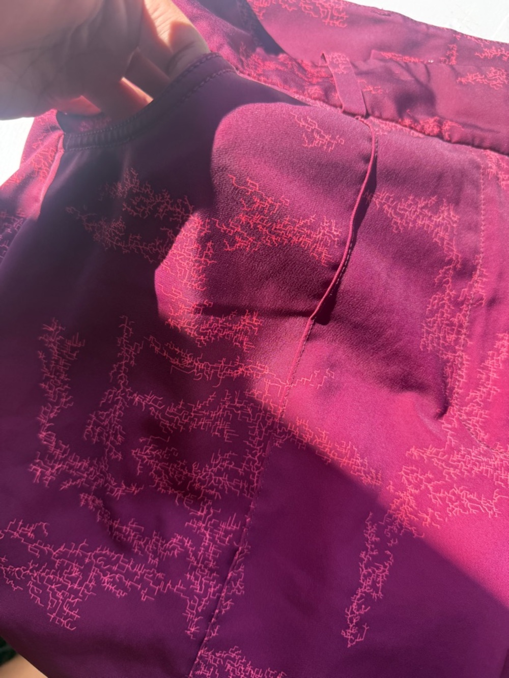 Nike mens Burgundy Printed Flat Front Golf Shorts red medium 10” inseam A10 - Picture 2 of 9